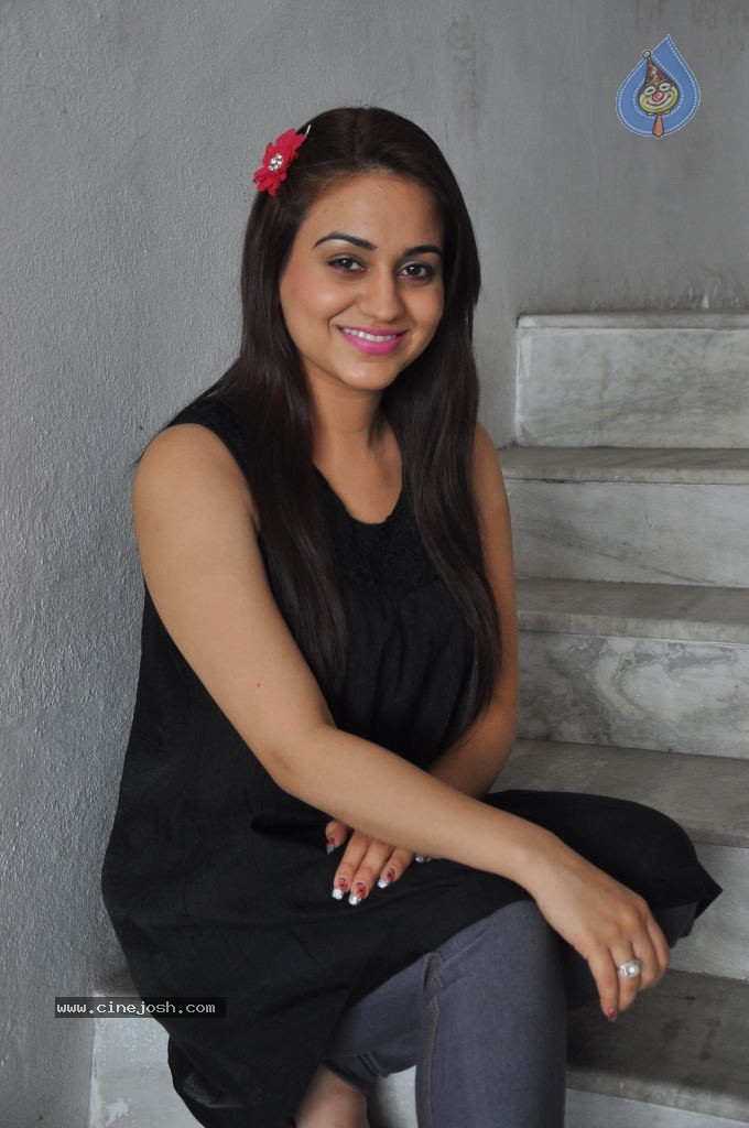 Aksha Latest Photos - 36 / 50 photos