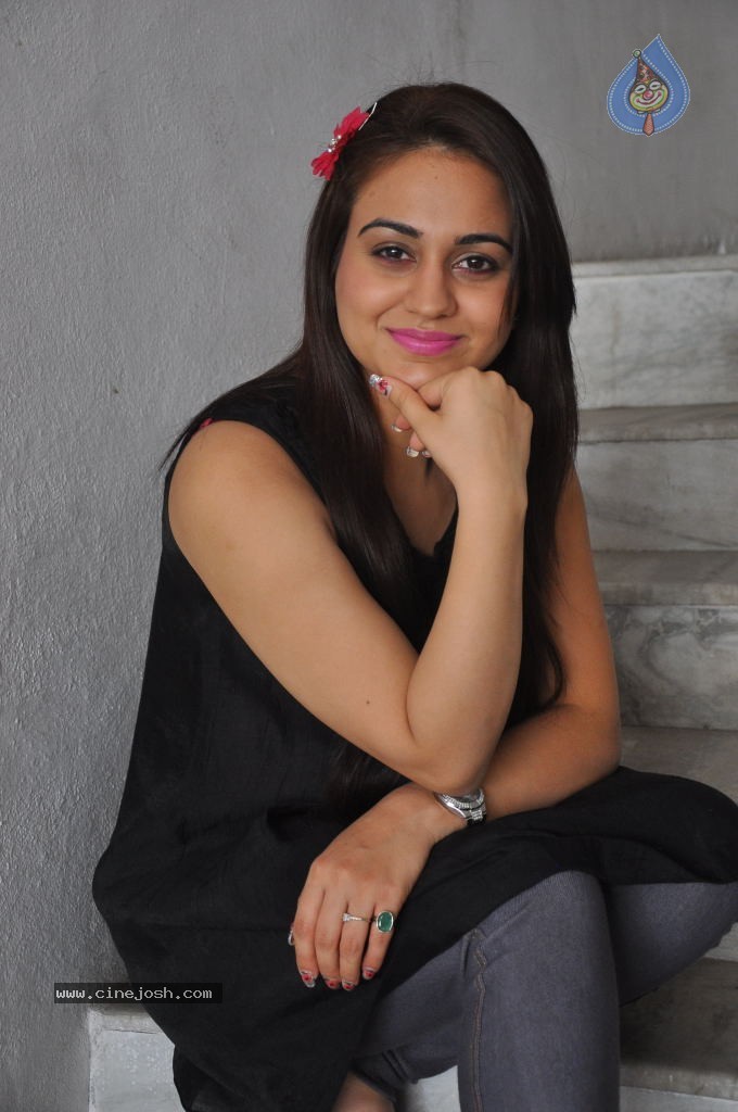 Aksha Latest Photos - 41 / 50 photos