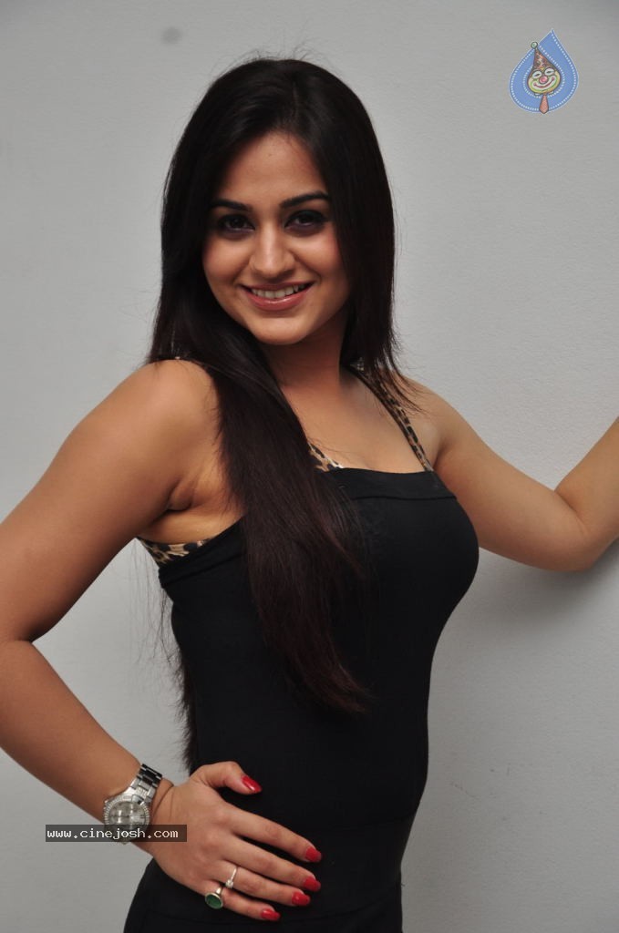 Aksha Latest Photos - 25 / 58 photos