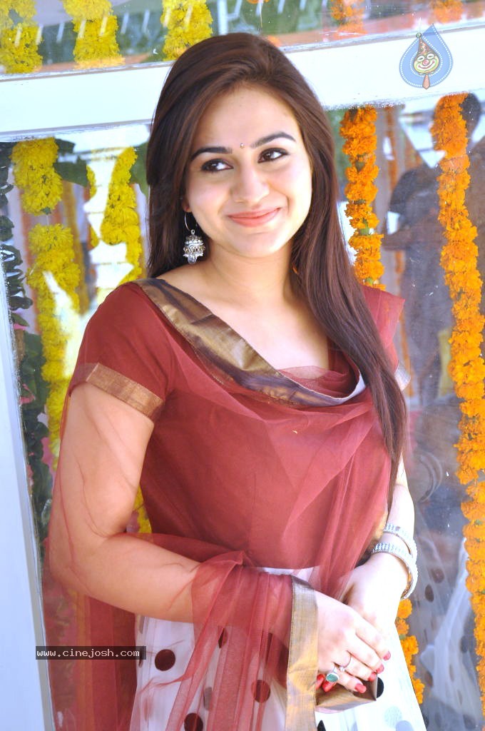 Aksha Latest Stills - 19 / 72 photos