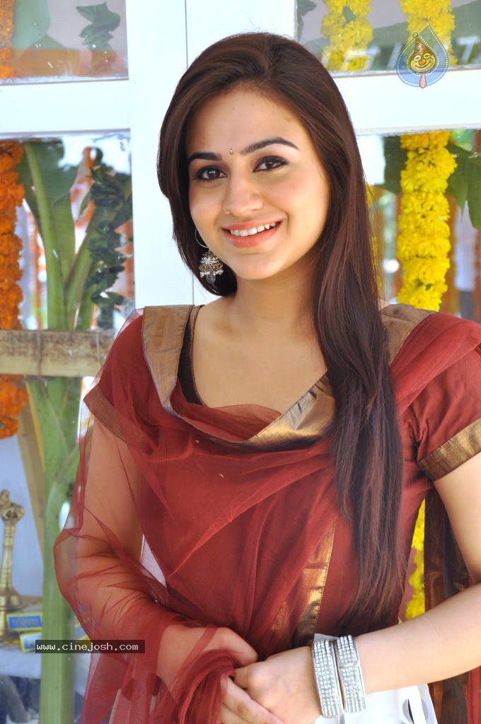 Aksha Latest Stills - 25 / 72 photos