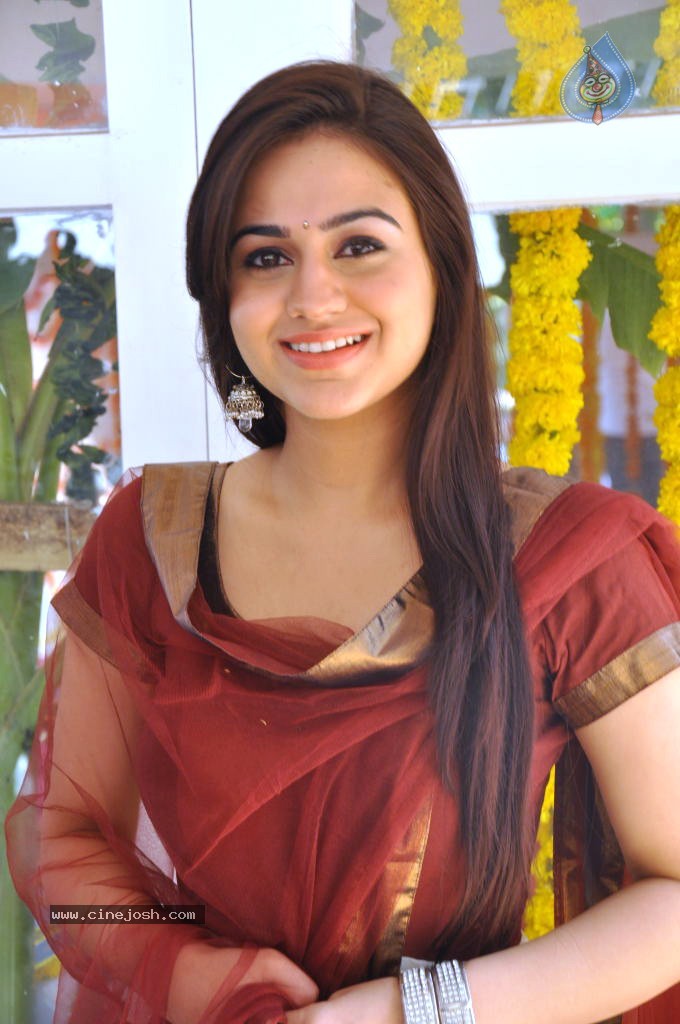 Aksha Latest Stills - 27 / 72 photos