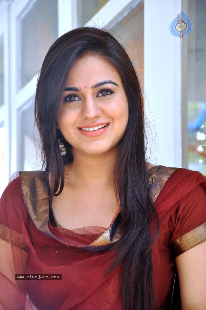 Aksha Latest Stills - 28 / 72 photos