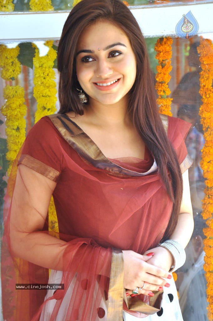 Aksha Latest Stills - 30 / 72 photos