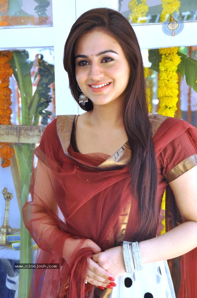 Aksha Latest Stills - 58 / 72 photos