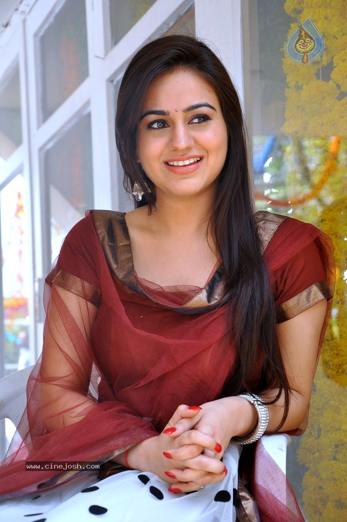 Aksha Latest Stills - 61 / 72 photos