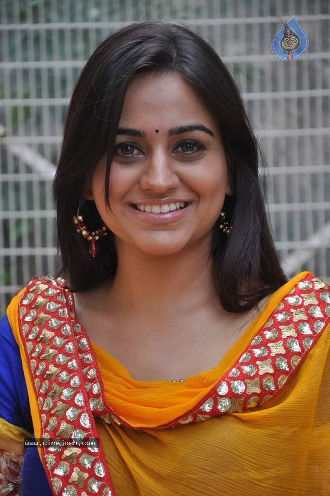 Aksha Latest Stills - 22 / 32 photos