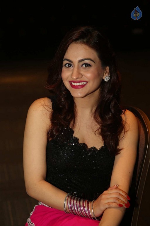 Aksha New Images - 9 / 38 photos