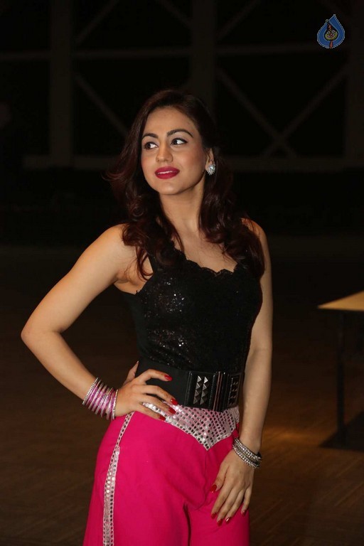 Aksha New Images - 17 / 38 photos