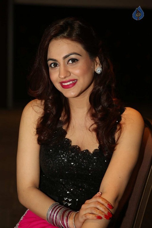 Aksha New Images - 22 / 38 photos