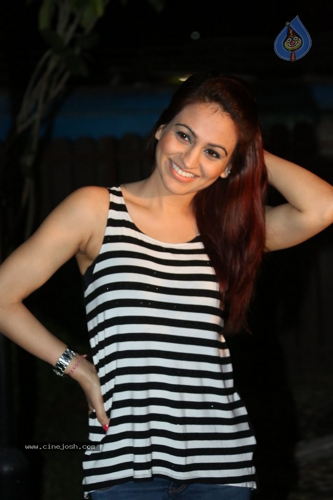 Aksha New Photos - 14 / 86 photos