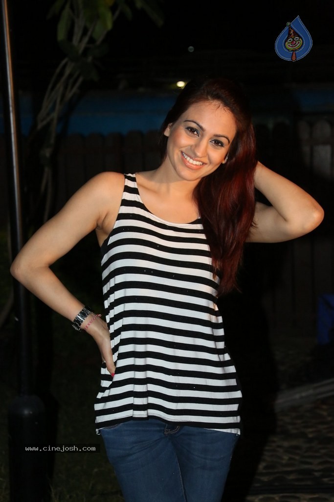 Aksha New Photos - 51 / 86 photos