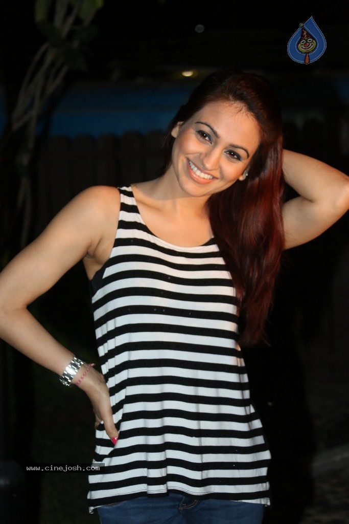 Aksha New Photos - 59 / 86 photos