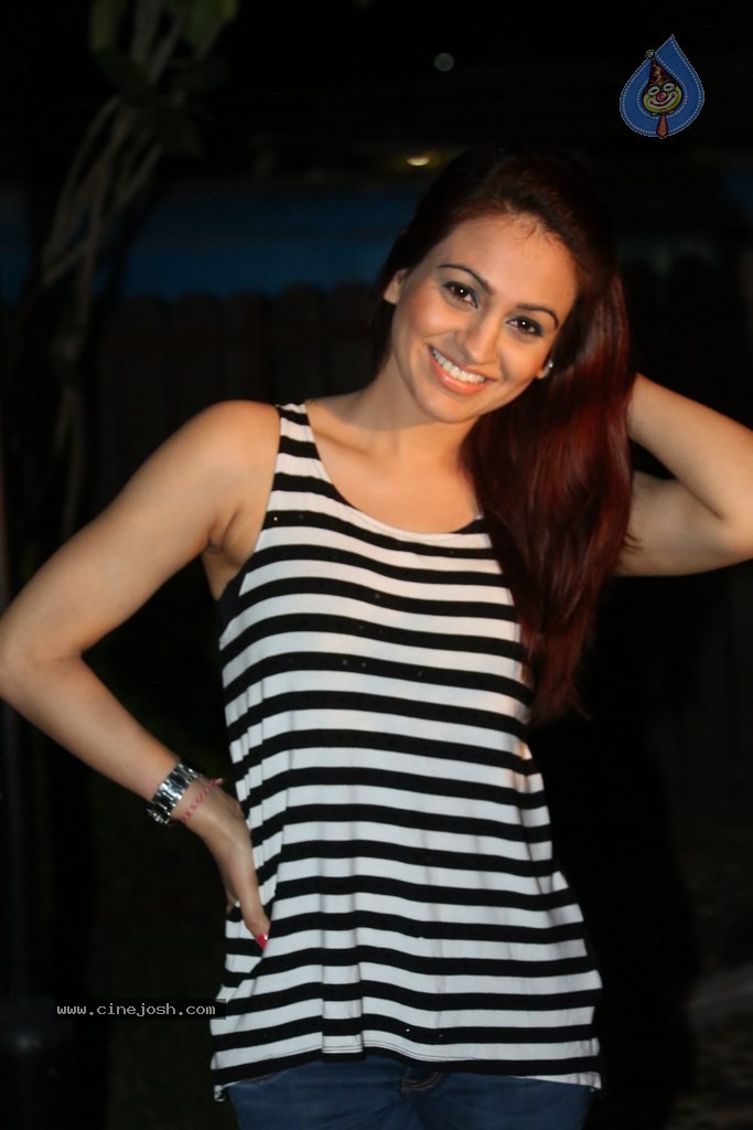 Aksha New Photos - 82 / 86 photos