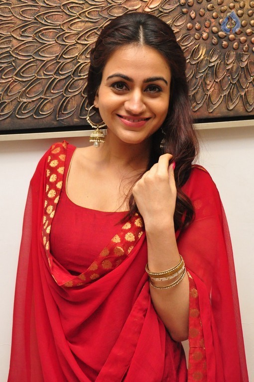 Aksha New Photos - 10 / 25 photos