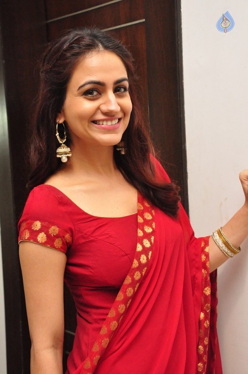 Aksha New Photos - 13 / 25 photos