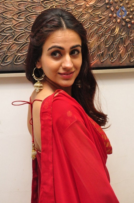 Aksha New Photos - 16 / 25 photos