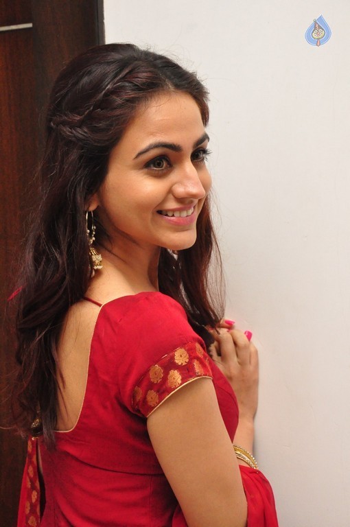 Aksha New Photos - 17 / 25 photos