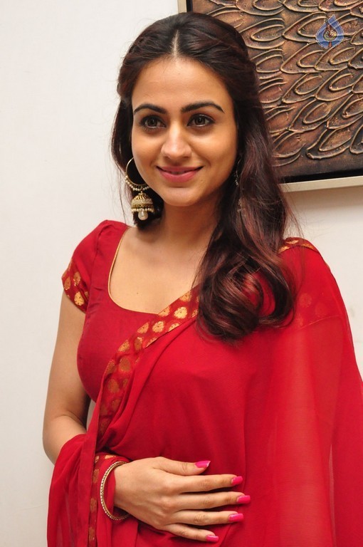 Aksha New Photos - 18 / 25 photos