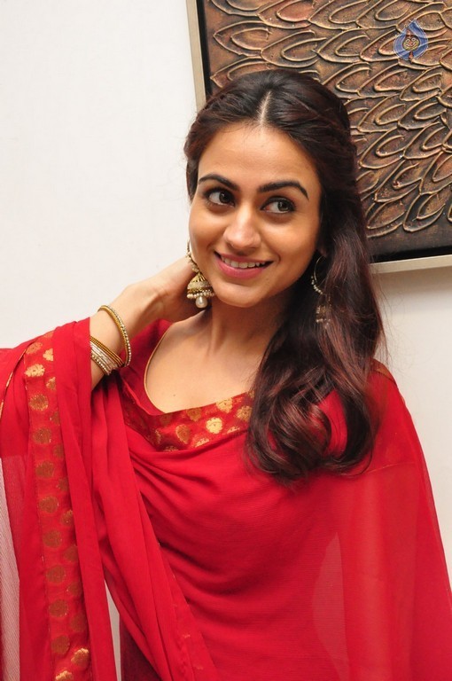 Aksha New Photos - 22 / 25 photos