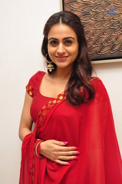 Aksha New Photos - 23 / 25 photos