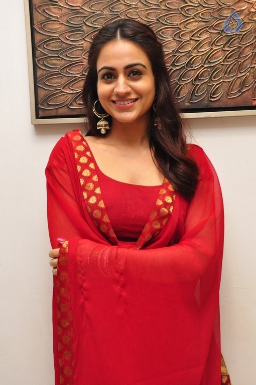 Aksha New Photos - 24 / 25 photos