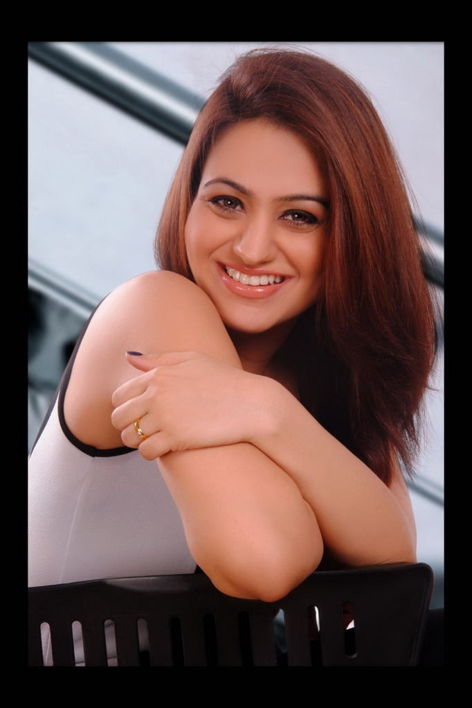 Aksha New Photos - 14 / 20 photos