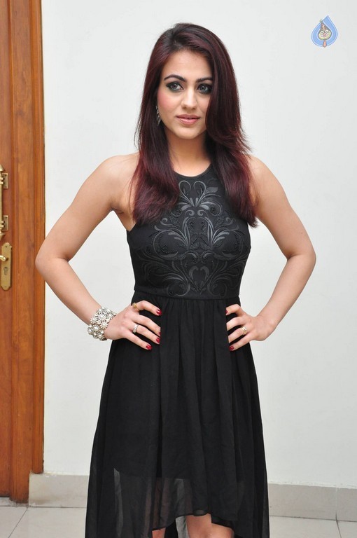 Aksha New Photos - 8 / 42 photos