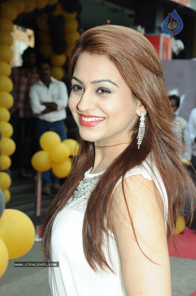 Aksha New Pics - 23 / 49 photos