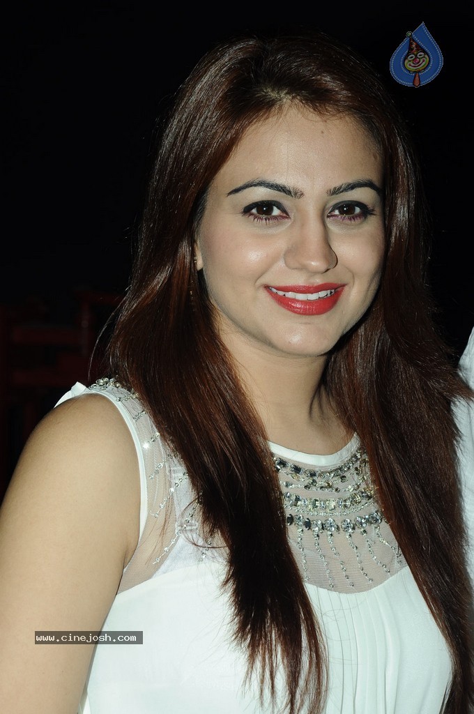 Aksha New Pics - 39 / 49 photos