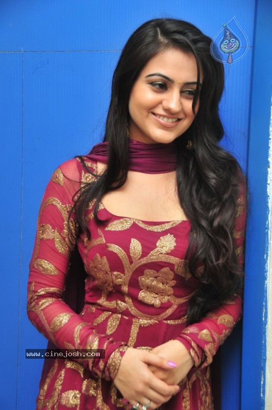 Aksha New Stills - Photo 1 of 56