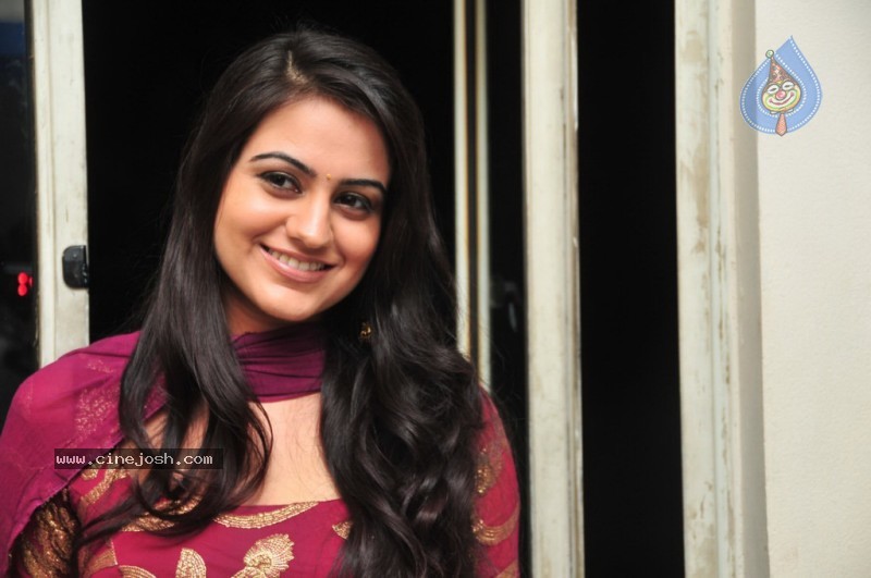 Aksha New Stills - 6 / 56 photos