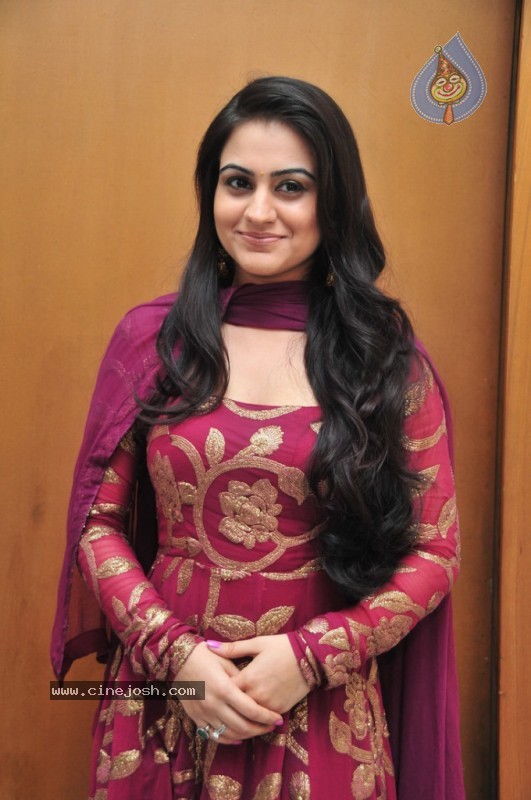 Aksha New Stills - 7 / 56 photos