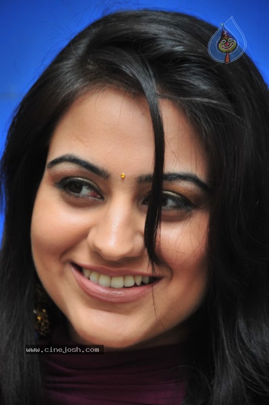 Aksha New Stills - 14 / 56 photos