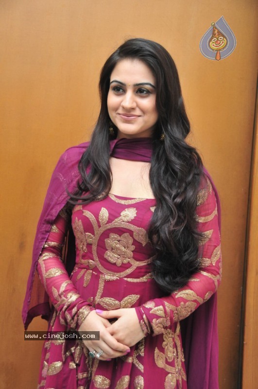 Aksha New Stills - 27 / 56 photos