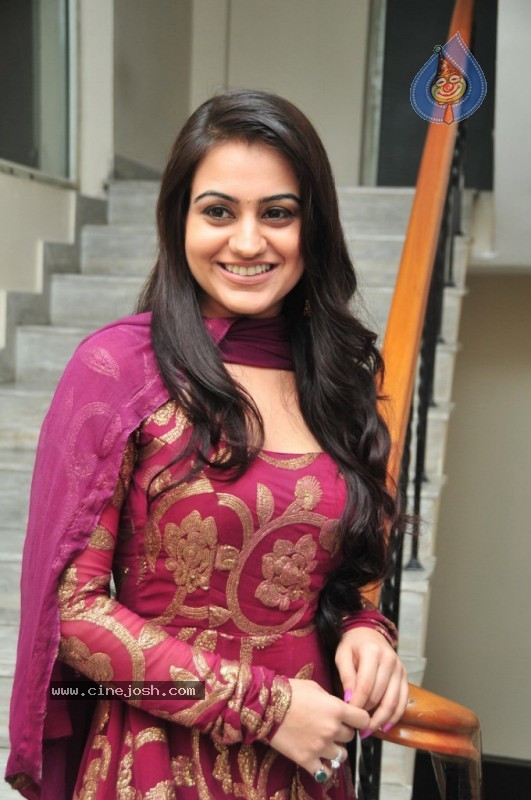 Aksha New Stills - 35 / 56 photos