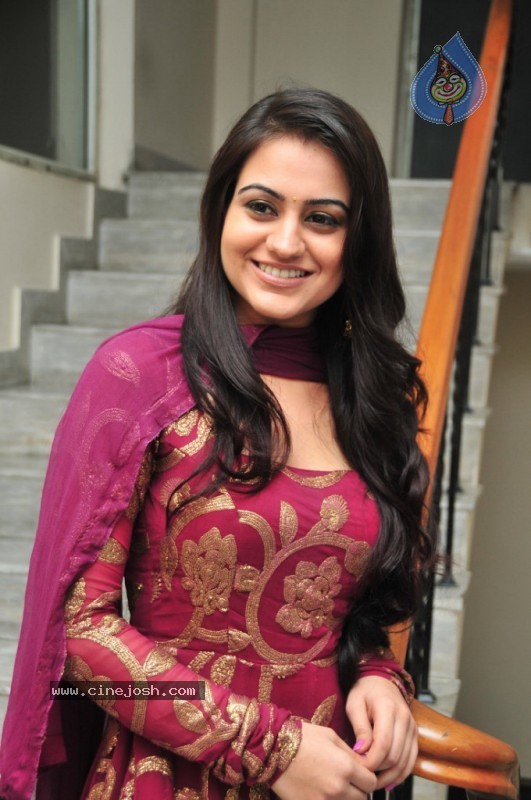 Aksha New Stills - 36 / 56 photos