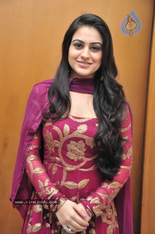 Aksha New Stills - 38 / 56 photos