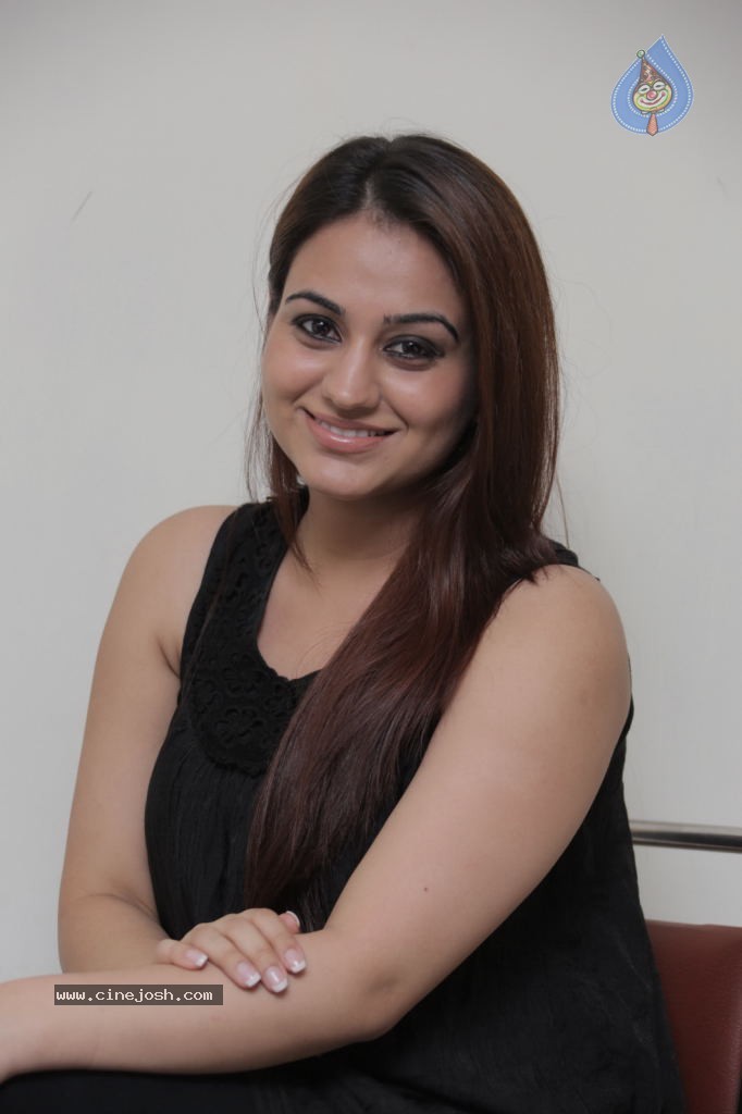 Aksha New Stills - 17 / 47 photos