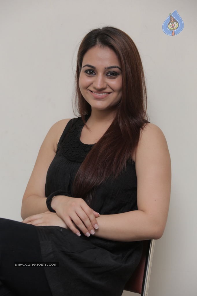 Aksha New Stills - 19 / 47 photos