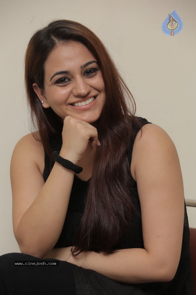 Aksha New Stills - 20 / 47 photos