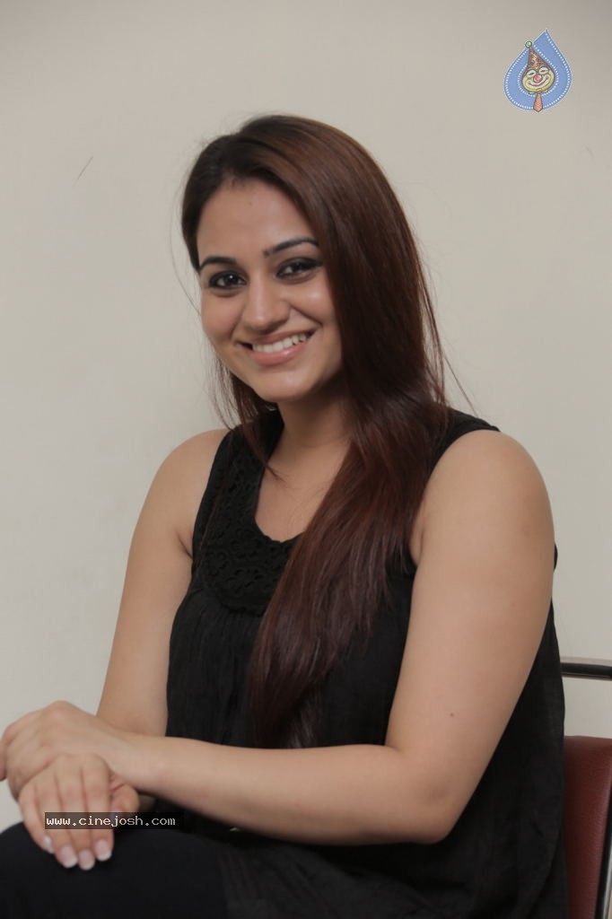 Aksha New Stills - 23 / 47 photos