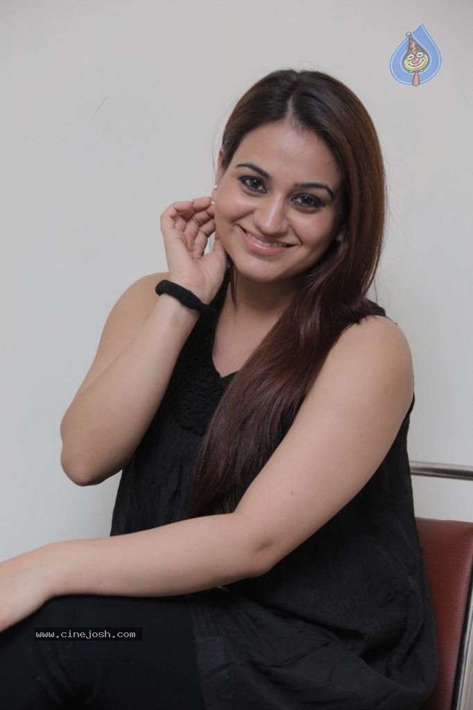 Aksha New Stills - 24 / 47 photos