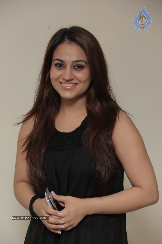 Aksha New Stills - 25 / 47 photos