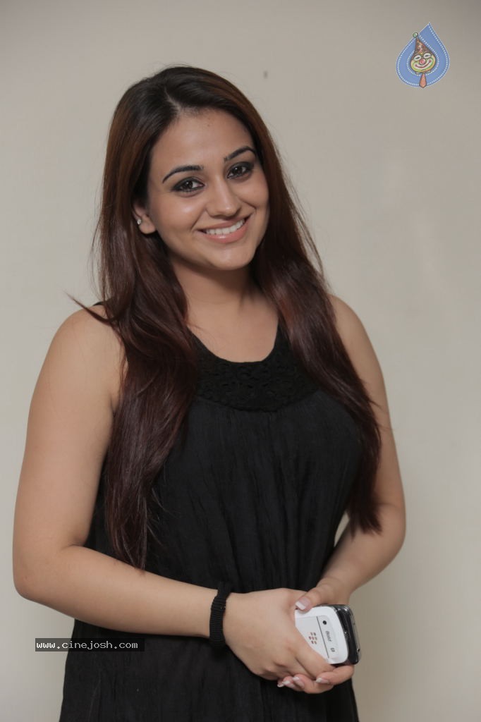 Aksha New Stills - 26 / 47 photos