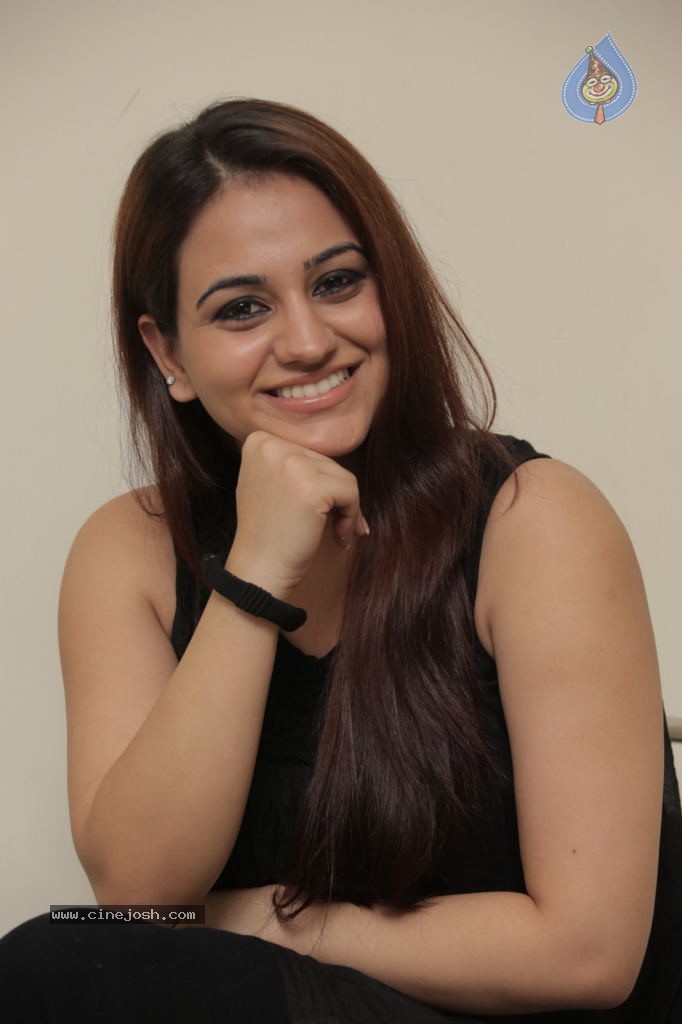 Aksha New Stills - 30 / 47 photos