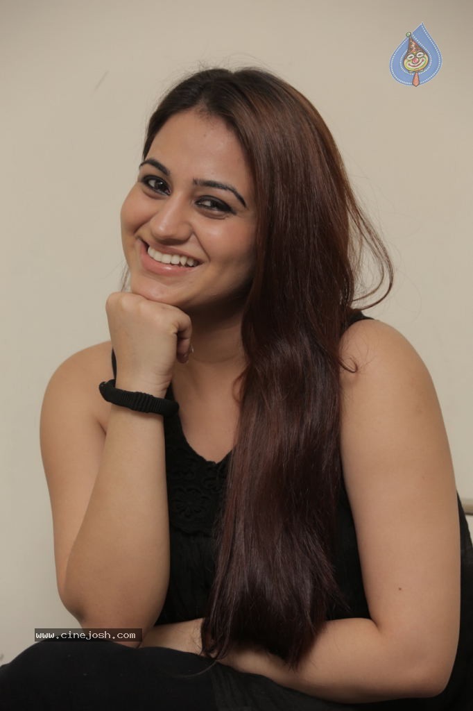 Aksha New Stills - 31 / 47 photos