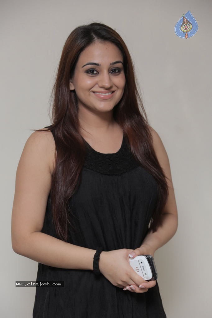 Aksha New Stills - 44 / 47 photos