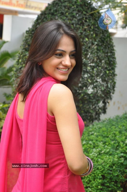 Aksha New Stills - 43 / 58 photos