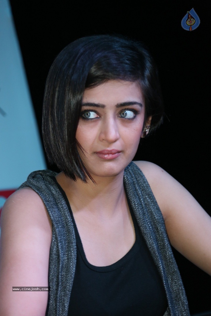 Akshara Haasan at Shamitabh PM - 58 / 60 photos